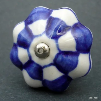 Nábytkové kování Nábytková úchytka bílá s modrými kostičkami 4,2 cm - knopka