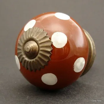 Nábytkové kování Nábytková úchytka tmavě hnědá s bílými puntíky 4 cm - knopka