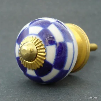 Nábytkové kování Nábytková úchytka bílá s modrými kostičkami 3 cm - knopka