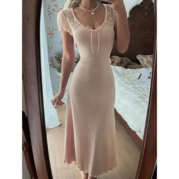 Dámské noční prádlo Dámská dlouhá noční košilka s výstřihem Barva: Béžová, Velikostní tabulka: M