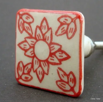Nábytkové kování Nábytková úchytka krémová s červenou kresbou 3,7 cm - knopka