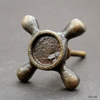 Nábytkové kování Nábytková úchytka litinová 5,2 cm - knopka