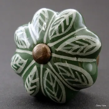 Nábytkové kování Nábytková úchytka zelená s bílým ornamentem 4,2 cm - knopka