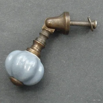 Nábytkové kování Nábytková úchytka šedá s kováním antik