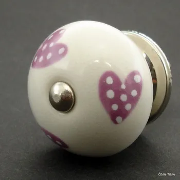 Nábytkové kování Nábytková úchytka bílá se světle fialovými srdíčky 4 cm - knopka