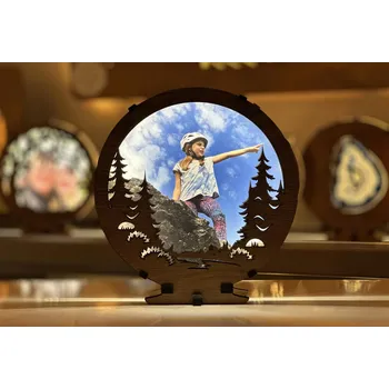 Obraz Li-Go Foto rámeček "V lese" 20x22cm s podsvícením provedení povrchu: dub, varianta foto rámečku: s podsvícením do sítě 230V