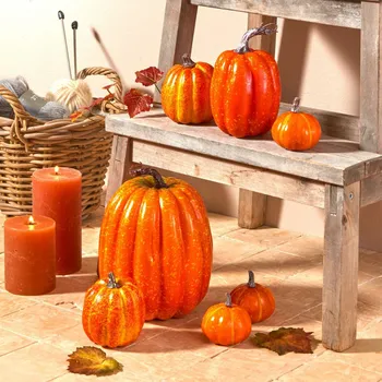 7 dekorativních dýní 4 velikosti: od 15 x 21 cm do 7 x 6,5 cm.