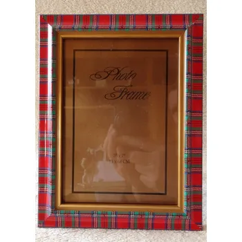 Digitální fotorámeček Rámeček MATY 107, plast 13 x 18 cm, potisk skotský kilt, zlaté orámování