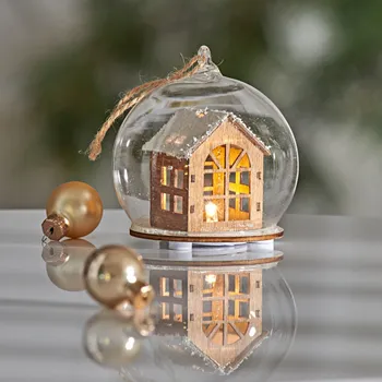 LED skleněná dekorace Dřevěný dům Průměr 7 cm, výška 8 cm.