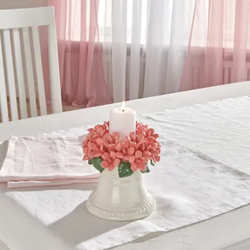 Svícen Svícen s květinovým věncem růžová, červená, bílá