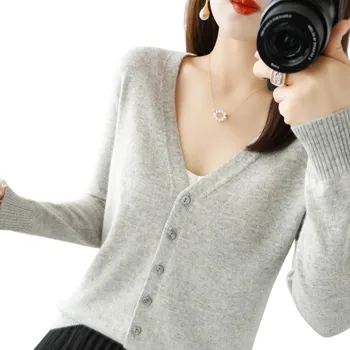 Dámské oblečení Dámský pletený kardigan s výstřihem do V Elegantní svetr na knoflíky Jednobarevný módní svetr Různé barvy Polyester Akryl šedá XS