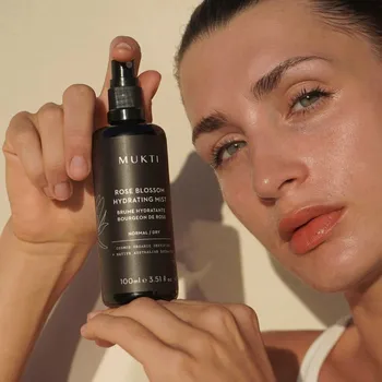 Pleťová emulze Mukti Organics Hydratační mlha Kvetoucí růže 100 ml