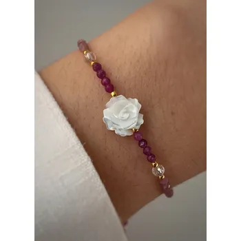 Náramek Náramek na šňůrce s růžovým turmalínem, rubínem a perleťovou růžičkou