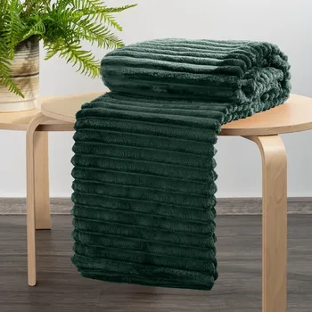 deka Deka SOFT s reliéfním vzorem a 3D efektem v tmavě zelené barvě Rozměr deky: 70x160cm