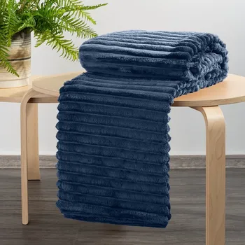 deka Deka SOFT s reliéfním vzorem a 3D efektem v granátově modré barvě Rozměr deky: 170x210cm