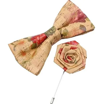 Motýlek Dřevěný korkový motýlek + brož (Vzor kytky) v dřevěné krabičce