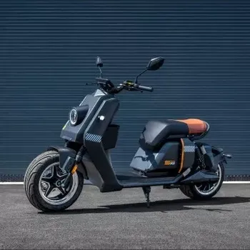 malá motorka Elektroskútr Lera Scooters C7 skútr 3000W Černá Leramotors C7SKBLACK