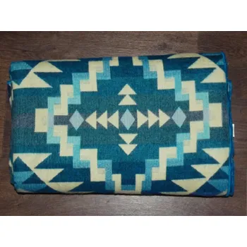 Přehoz na lůžko Deka Ekvádor I (lamí vlna, vzor)