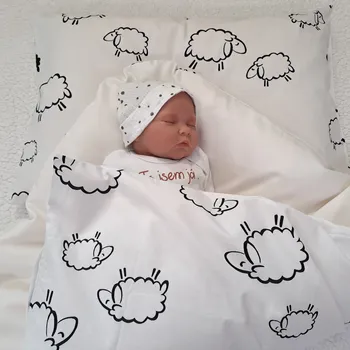 Zavinovačka Pro útulný domov Péřová zavinovačka Ovečky Sada 4v1 TYP zavinovačky: ČTVERCOVÁ, ROZMĚR zavinovačky a polštářku: 70 x 70 cm + 40 x 60 cm