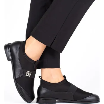 Dámské polobotky Dámské černé kožené polobotky Letizia s lesklými detaily Velikost: 40