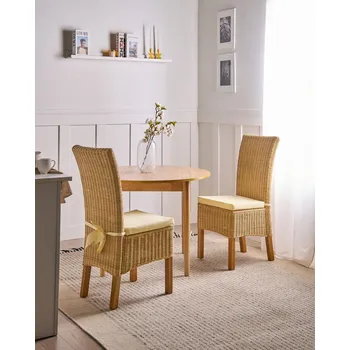 Jídelní židle Sada 2 jídelních židlí přírodní ratan mangové dřevo s vysokým opěradlem a integrovanými podsedáky stabilní rám pletený design obývací pokoj jídelna Beliani