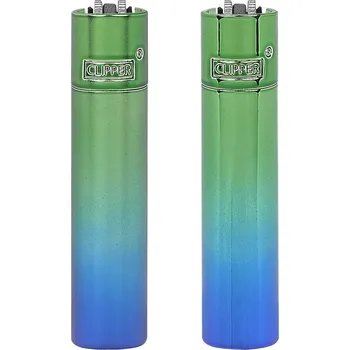 Zapalovač Clipper je legendární zapalovač s dlouhou historií. Tohle je majstr design kousek, ke kterému dostanete ochranné pouzdro. Zapalovač má jedinečný FLINT systém, který slouží nejen na výměnu kamínku.