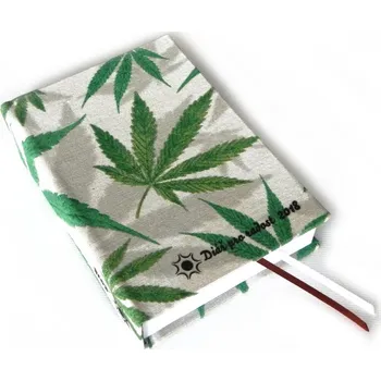 Osobní rozvoj Připravili jsme diář, který vám může pomoci změnit život. Ptáte se, jak? Jak žít šťastněji? Prostě jenom tak, že si budete všímat toho, co je ve vašem životě hezké.