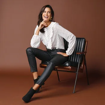 Dámská halenka Halenka s knoflíčky a krajkovými volány režná 48