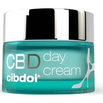 Přípravek na opalování Začněte svůj den se zářivou pokožkou díky ochranným vlastnostem CBD Denního Krému SPF 15 od Cibdolu. Jeho složení snoubí unikátní vlastnosti vitamínu C, vitamínu E, měsíčkového oleje a bambuckého másla pro vyživení pokožky, zatímco SPF 15 poskytne ochranu