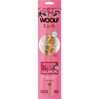 Pamlsek pro psa WOOLF Snack WOOLF pochoutka Earth NOOHIDE XL Stick with Salmon 85g