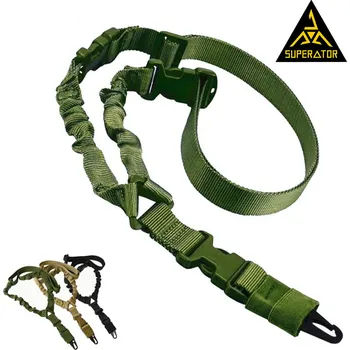 Příslušenství pro sportovní střelbu SUPERATOR Jednobodový bungee ponosový popurh na zbraň s kovovou karabinou, nastavitelný sling (MOLLE/QD kompatibilní) Barva: Zelená | skladem v čr | rychlé odeslání | střelnice | patrol | služební nošení |