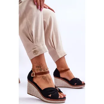 Dámské sandále Dámské sandály na klínu Černá Daphne 39