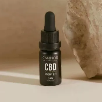 CBD CBD konopný olej 10% (celospektrální) kromě CBD přirozeně obsahuje celou řadu kanabinoidů, CBG, CBC, CBN, THC (v zákonném limitu), terpeny i flavonoidy. Konopí je pěstováno v BIO podmínkách. Olej obsahuje v 10 ml objemu 1000 mg CBD. Nově s příchutí BIO Ci