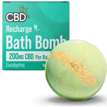 Nechte svůj denní stres a napětí rozplynout s koupelovými bombami s obsahem CBD Recharge. Díky použití aktivních rostlinných a esenciálních olejů, jako je levandule, eukalyptus, arnika, máta, máta peprná a havajská černá sůl, věnují tyto bomby vašim kloub