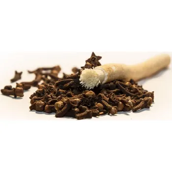 Zubní kartáček Siwak je přírodní kartáček na čištění a bělení zubů. Vysoce účinný produkt pro dentální hygienu. Žvýkačka, bonbón, ústní voda a kartáček zároveň. S příjemnou příchutí hřebíčku.