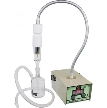 vaporizér Představujeme vám Aromed, jediný vaporizér svého druhu. Jako jediný vaporizér na světě Aromed nevyužívá kondukce ani konvekce – místo toho disponuje speciální zabudovanou halogenovou lampou, která zahřívá vaše oblíbené bylinky. Vodní dýmka, která je jeho 