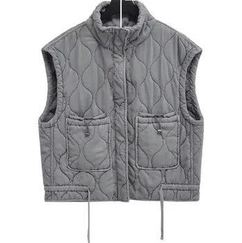 Dámská vesta Dámská zimní šedá vesta s výstřihem do O a tkaničkou v pase Stylová jednobarevná vesta s kapsičkami a zapínáním na knoflíky Lehký polyester M