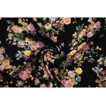 Viskózová tkanina zahradní růže na černé