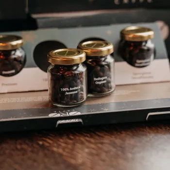 Káva ORO Caffe 5 + 1 zdarma | Vánoční degustační sada italské zrnkové kávy 5x22 g