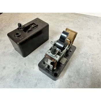 Jistič Vintage retro bakelitový jistič Škoda MEZ 380V AC 250V DC z 30. let Varianta: 2- Škoda 20A