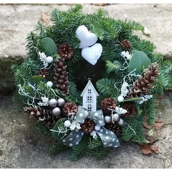 Věnec Zahradnidum Věnec k zavěšení 5 - domeček bílý 25-26 cm