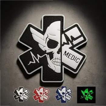 SUPERATOR Svítící PVC nášivka MEDIC – lebka, suchý zip Velcro, průměr 7 cm GITD (Glow in the Dark) Barva: Červená | skladem v ČR | rychlé odeslání | IFAK | EDC | označení zdravotnické výbavy |