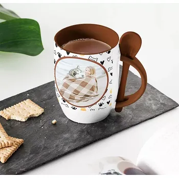 Sablio Hnědý hrnek s vlastním potiskem a lžičkou: 300 ml