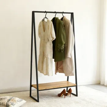 Věšák Kovový stojan na oblečení Vito s masivní dubovou deskou