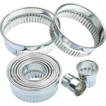 KitchenCraft Sada vykrajovátek s kovovou krabičkou, 11 ks