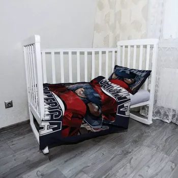 Povlečení Sablio Mikroplyšové dětské povlečení do postýlky Kapitán Amerika pohled přes štít - 120x90 / 40x60