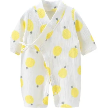 Kojenecký overall Mušelínový bavlněný overal pro novorozence s dlouhým rukávem a výstřihem do V Bílý unisex overal s motivem ananasu a šněrovacími rozparky 12-24 měsíců