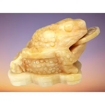 Přírodní kámen Třínohá peněžní žába obří z kalcitu cca 15,5x11,5x10 cm