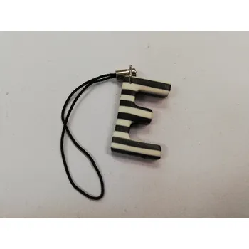 Přívěsek Fimo přívěsek na mobil - písmeno "E" černobílý