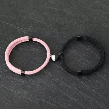 Náramek KNITO Élance – Elegantní párové náramky s magnetickým srdcem – černý a růžový, se stříbrno-černým přívěskem